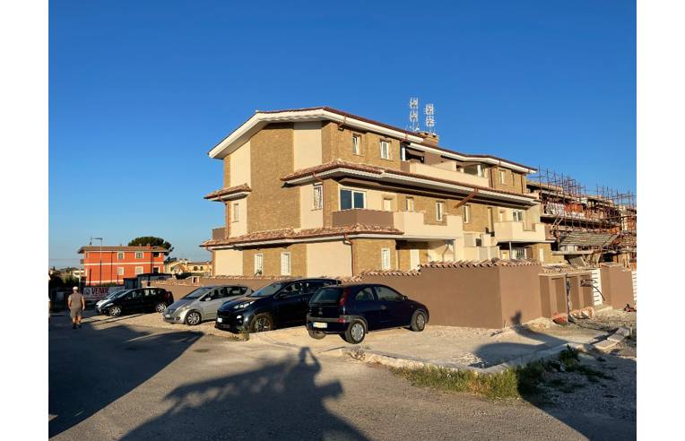 appartamento in vendita a Pomezia in zona Torvaianica