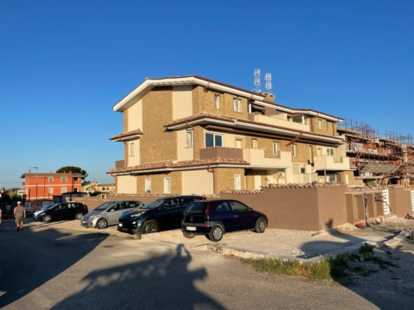 appartamento in vendita a Pomezia in zona Torvaianica