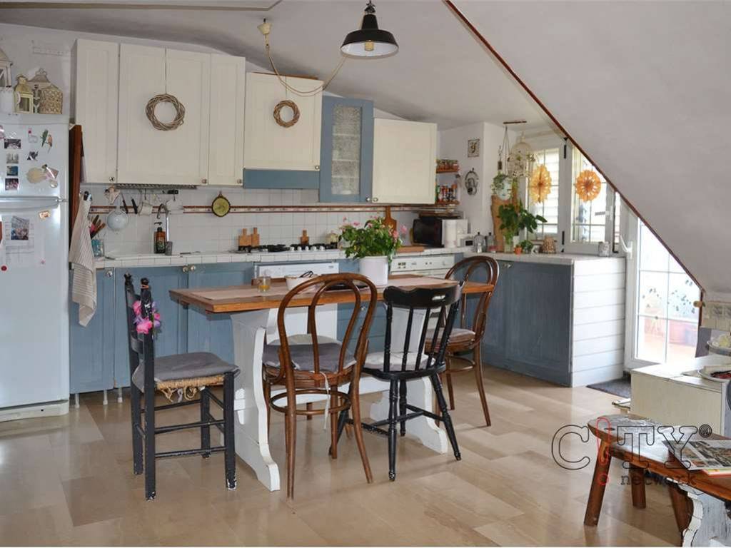 appartamento in vendita a Pomezia in zona Torvaianica