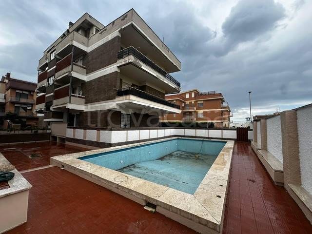 appartamento in vendita a Pomezia in zona Torvaianica