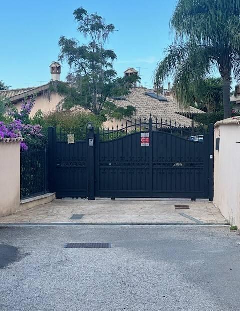 casa indipendente in vendita a Pomezia in zona Colli di Enea