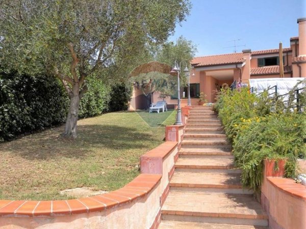 casa indipendente in vendita a Pomezia