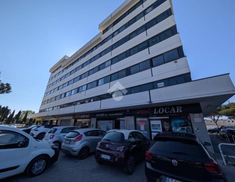 ufficio in vendita a Pomezia in zona Campo Bello