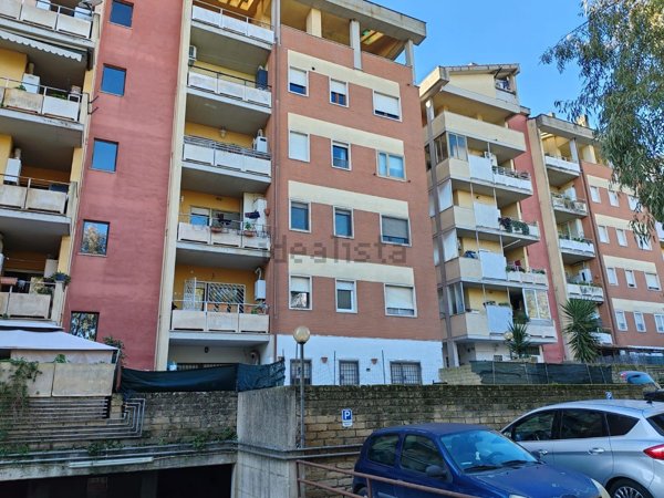 appartamento in vendita a Pomezia in zona Santa Palomba