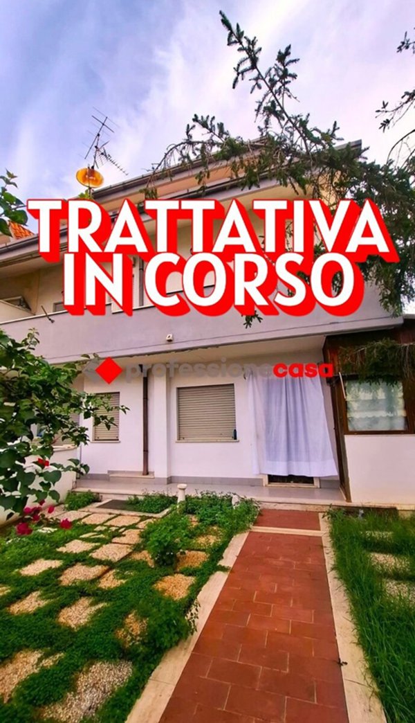 casa indipendente in vendita a Pomezia in zona Pratica di Mare