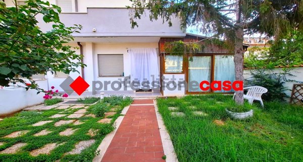 casa indipendente in vendita a Pomezia