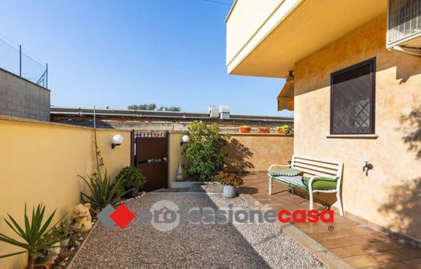 appartamento in vendita a Pomezia in zona Santa Palomba