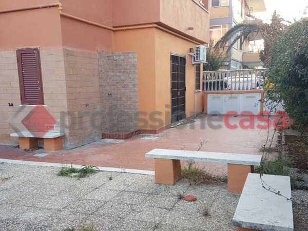 appartamento in vendita a Pomezia in zona Campo Selva
