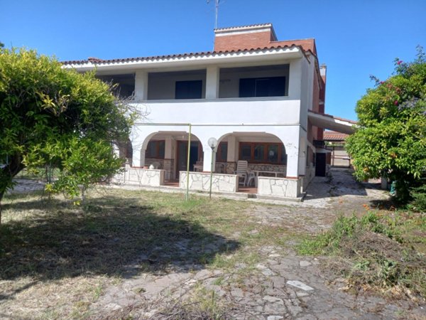 casa indipendente in vendita a Pomezia in zona Torvaianica Alta