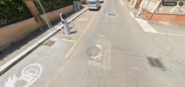 negozio in vendita a Pomezia in zona Torvaianica