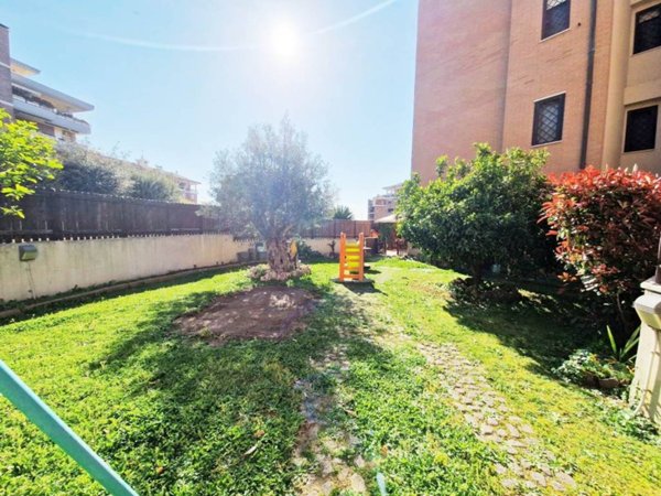 appartamento in vendita a Pomezia in zona Colli di Enea