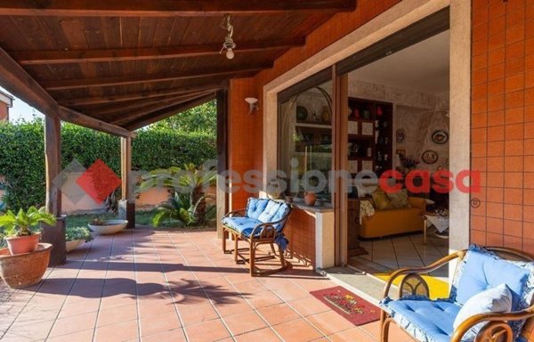 casa indipendente in vendita a Pomezia in zona Campo Ascolano