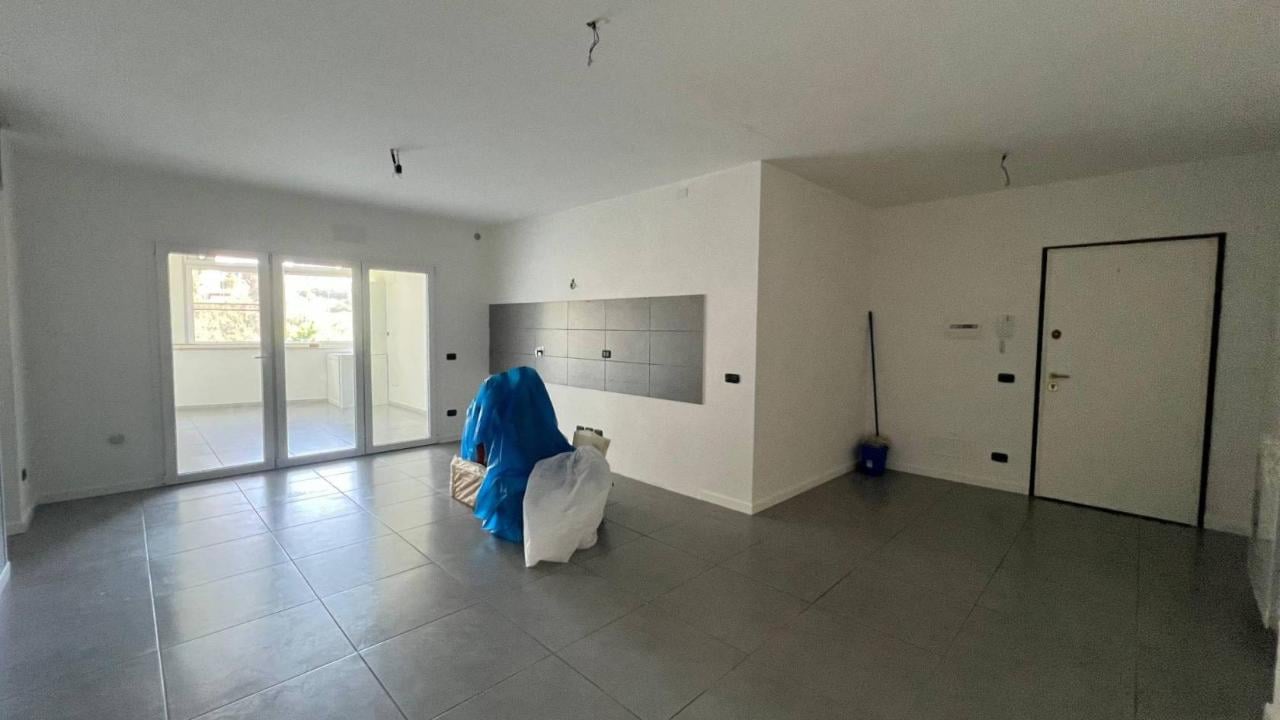 appartamento in vendita a Pomezia in zona Colli di Enea