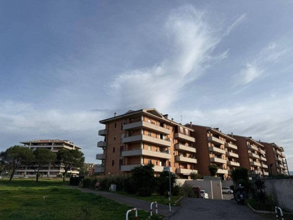 appartamento in vendita a Pomezia in zona Santa Palomba