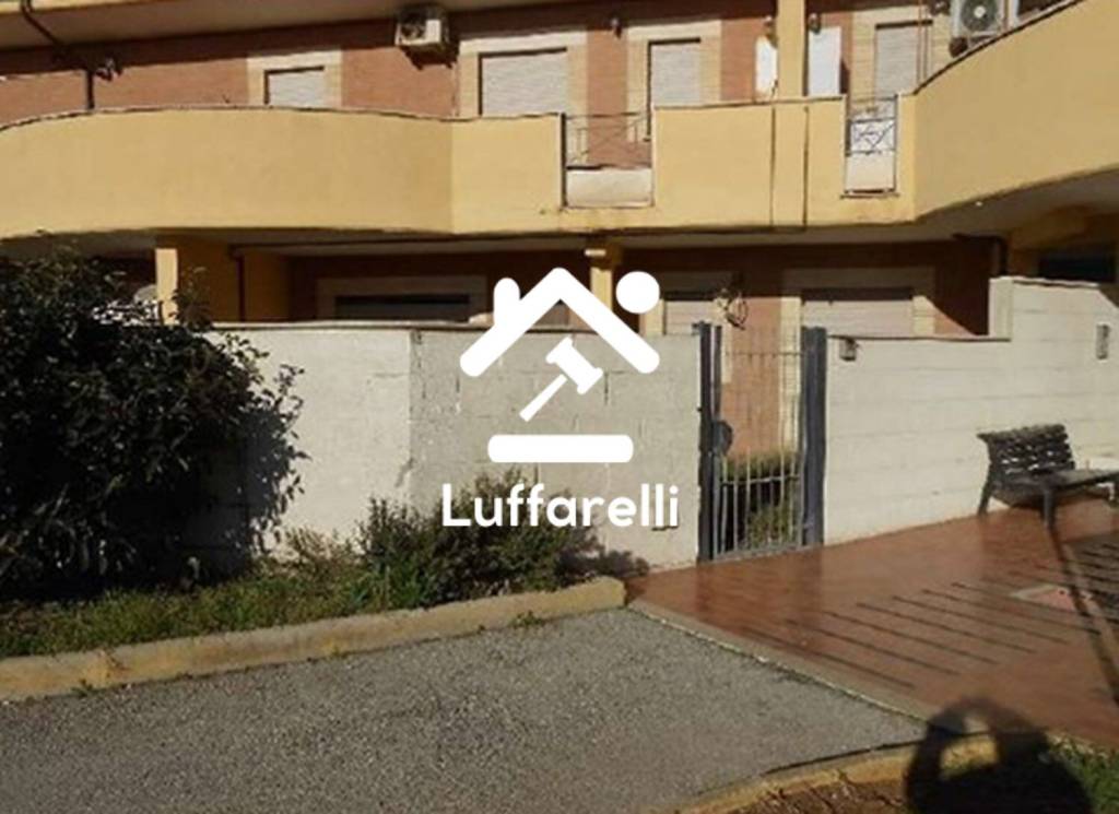 appartamento in vendita a Pomezia in zona Torvaianica