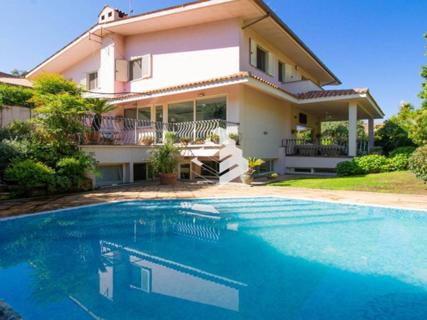 casa indipendente in vendita a Pomezia