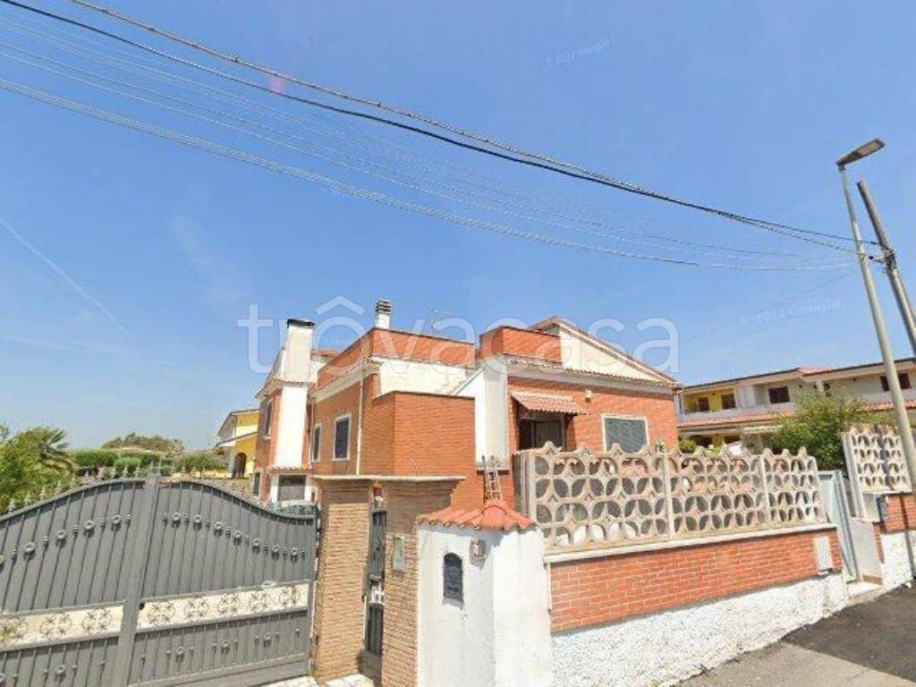 appartamento in vendita a Pomezia in zona Torvaianica Alta