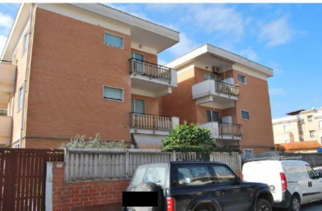 locale di sgombero in vendita a Pomezia in zona Torvaianica