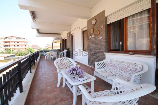 appartamento in vendita a Pomezia in zona Torvaianica