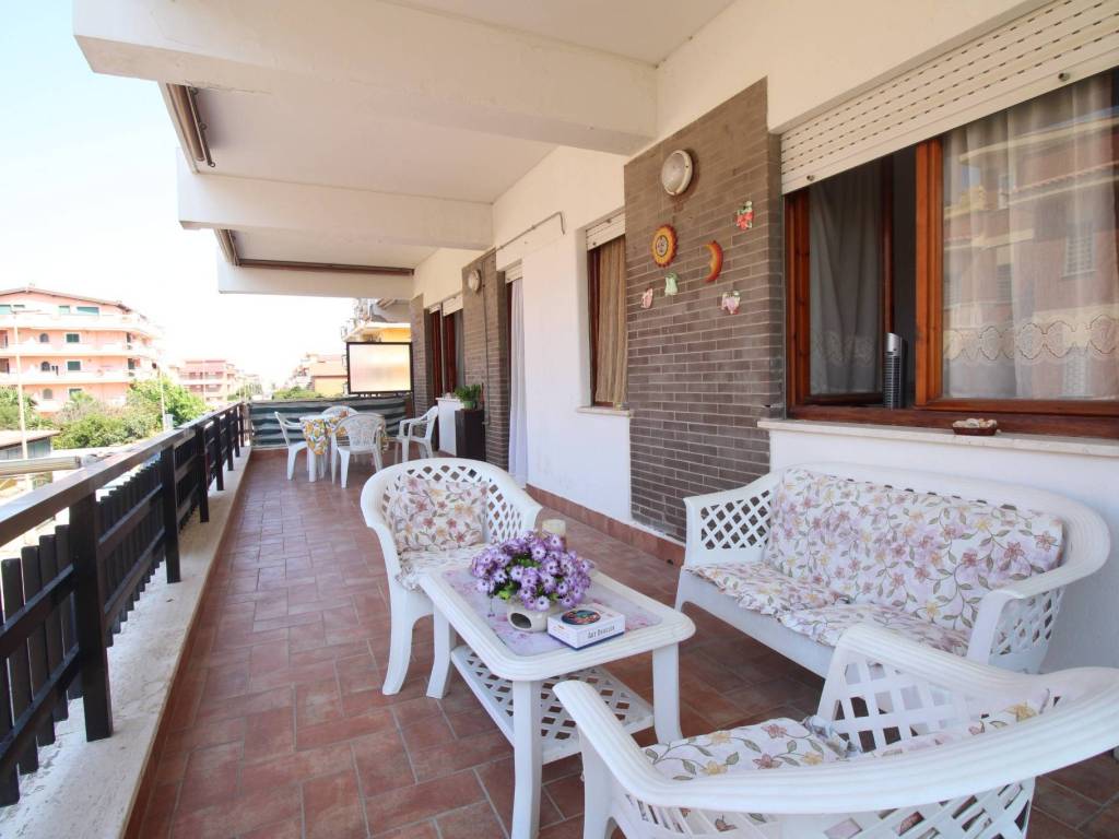 appartamento in vendita a Pomezia in zona Torvaianica