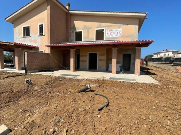 casa indipendente in vendita a Pomezia