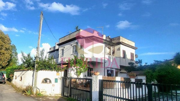 casa indipendente in vendita a Pomezia in zona Torvaianica