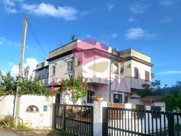 casa indipendente in vendita a Pomezia in zona Torvaianica