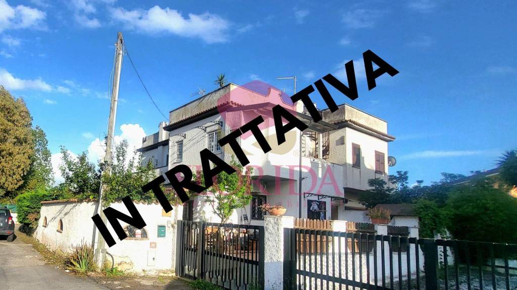 casa indipendente in vendita a Pomezia in zona Torvaianica