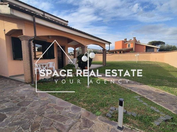 casa indipendente in vendita a Pomezia in zona Colli di Enea