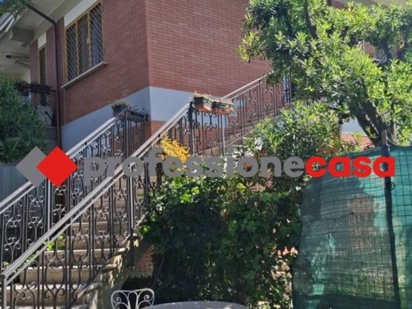 casa indipendente in vendita a Pomezia in zona Pratica di Mare
