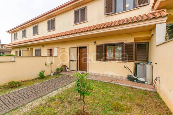 casa indipendente in vendita a Pomezia
