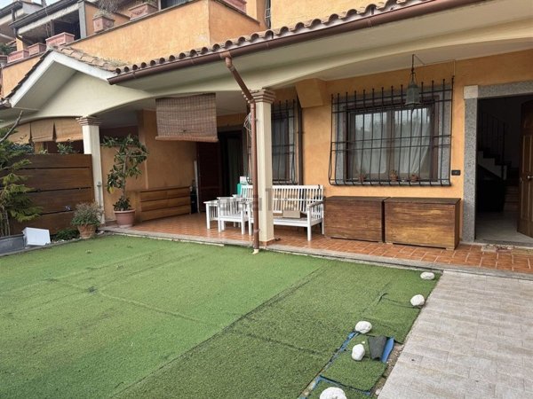 appartamento in vendita a Pomezia in zona Campo Ascolano