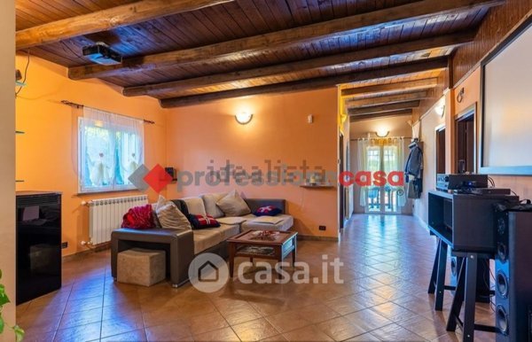 casa indipendente in vendita a Pomezia in zona Torvaianica