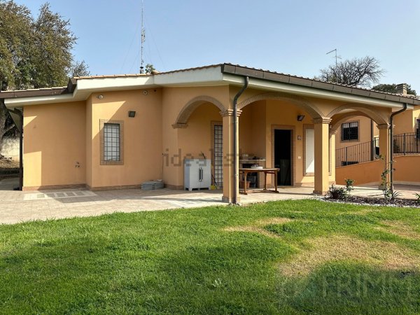 casa indipendente in vendita a Pomezia in zona Colli di Enea