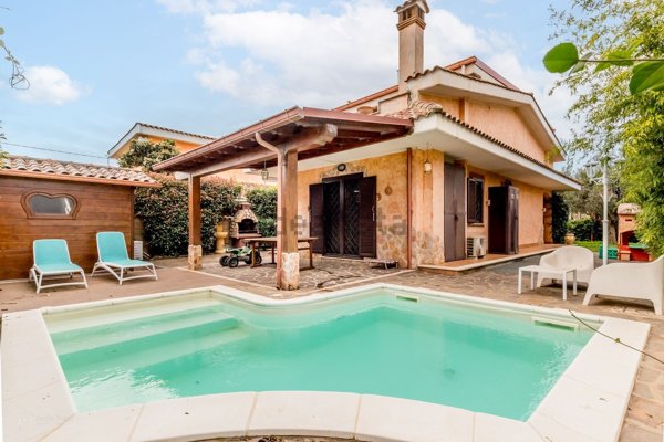casa indipendente in vendita a Pomezia in zona Viceré