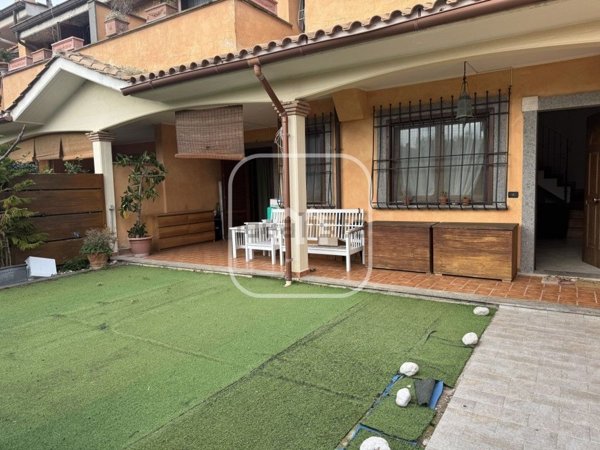 appartamento in vendita a Pomezia in zona Campo Ascolano