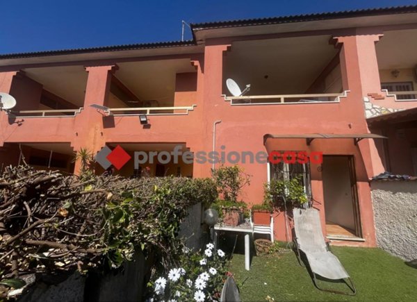 casa indipendente in vendita a Pomezia in zona Campo Ascolano