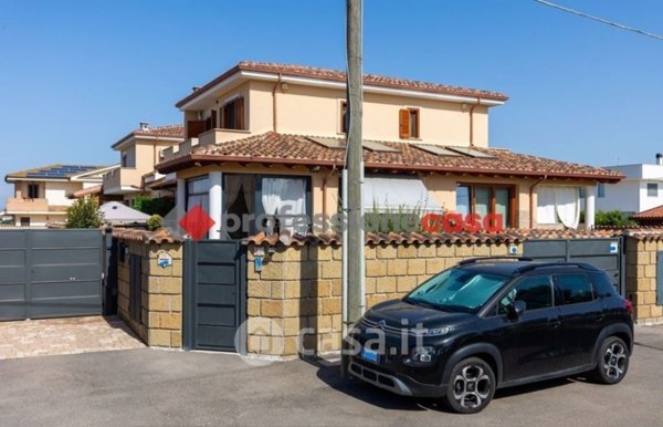 casa indipendente in vendita a Pomezia in zona Torvaianica
