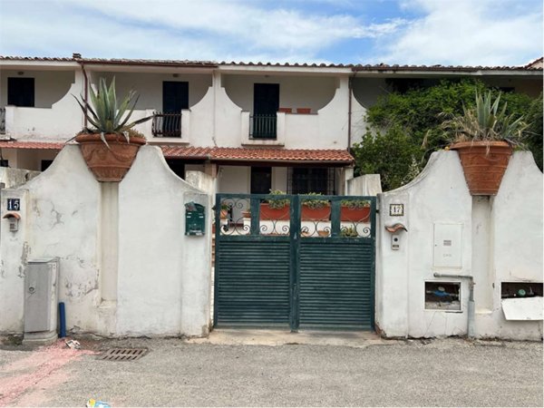 casa indipendente in vendita a Pomezia in zona Torvaianica