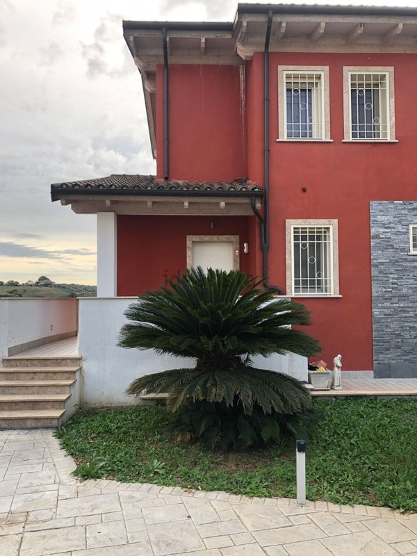 casa indipendente in vendita a Pomezia in zona Campo Jemini