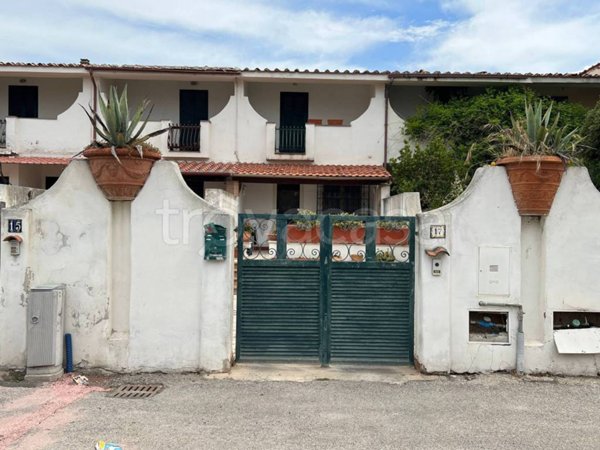 casa indipendente in vendita a Pomezia in zona Torvaianica