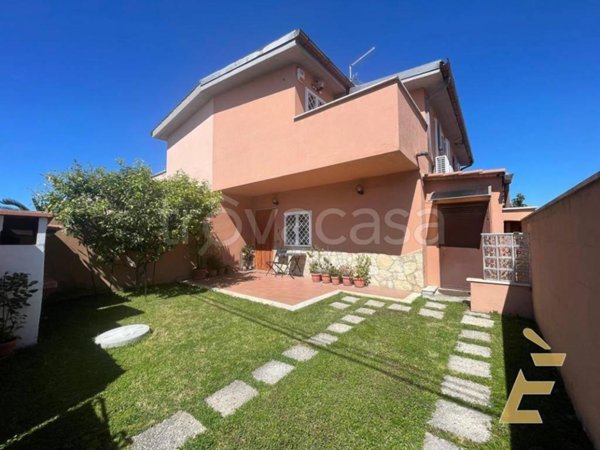 casa indipendente in vendita a Pomezia in zona Torvaianica