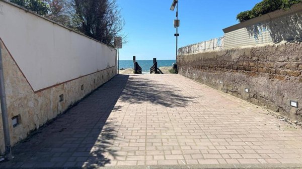 appartamento in vendita a Pomezia in zona Torvaianica
