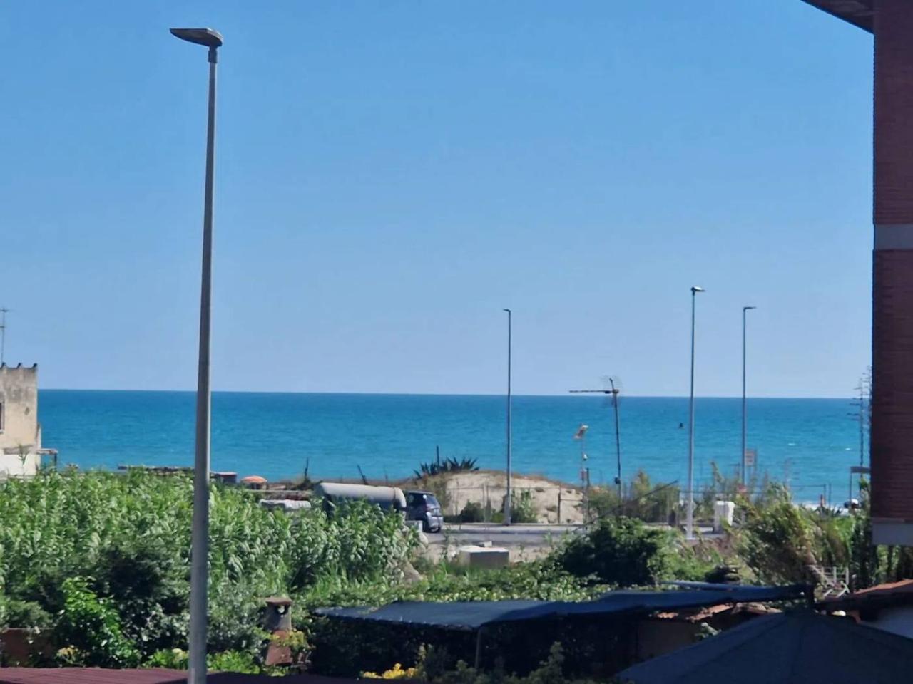 appartamento in vendita a Pomezia in zona Torvaianica