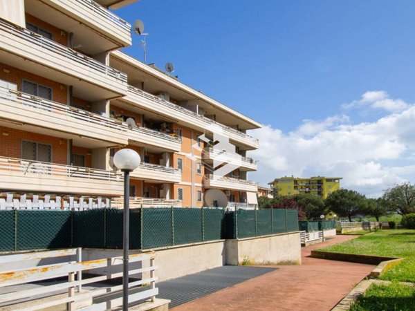 appartamento in vendita a Pomezia in zona Santa Palomba
