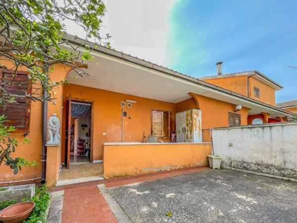 casa indipendente in vendita a Pomezia in zona Campo Selva