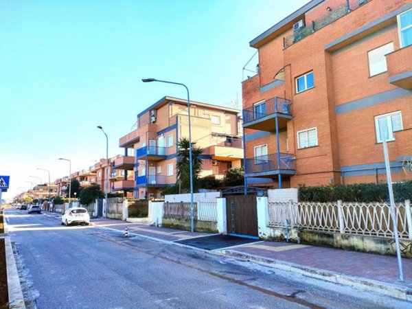 appartamento in vendita a Pomezia in zona Torvaianica
