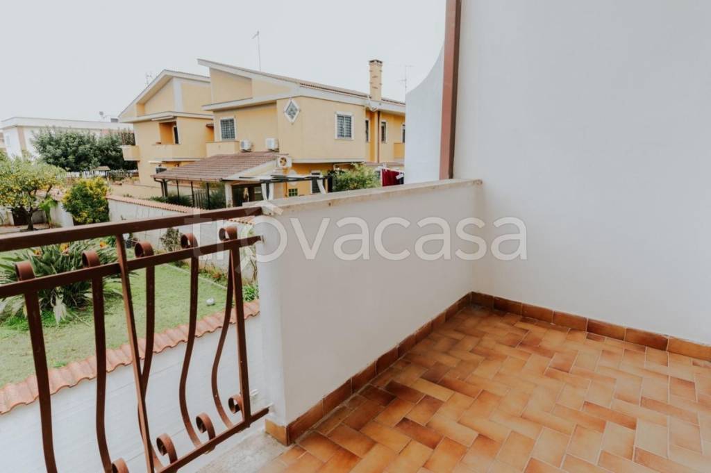 casa indipendente in vendita a Pomezia in zona Torvaianica