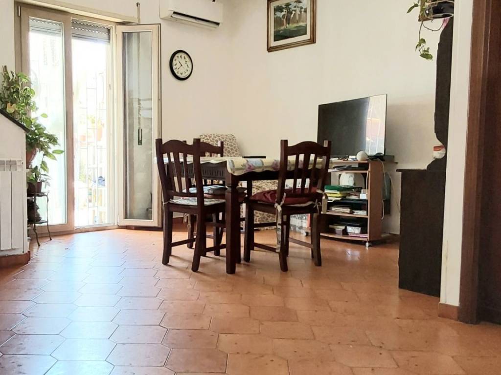 casa indipendente in vendita a Pomezia in zona Pratica di Mare