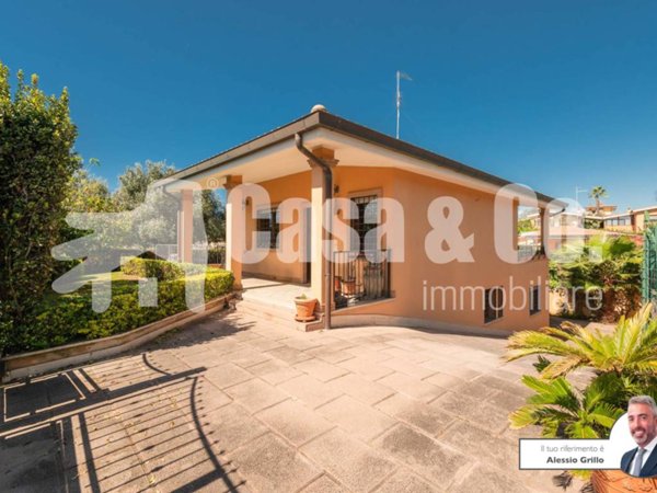 casa indipendente in vendita a Pomezia in zona Colli di Enea